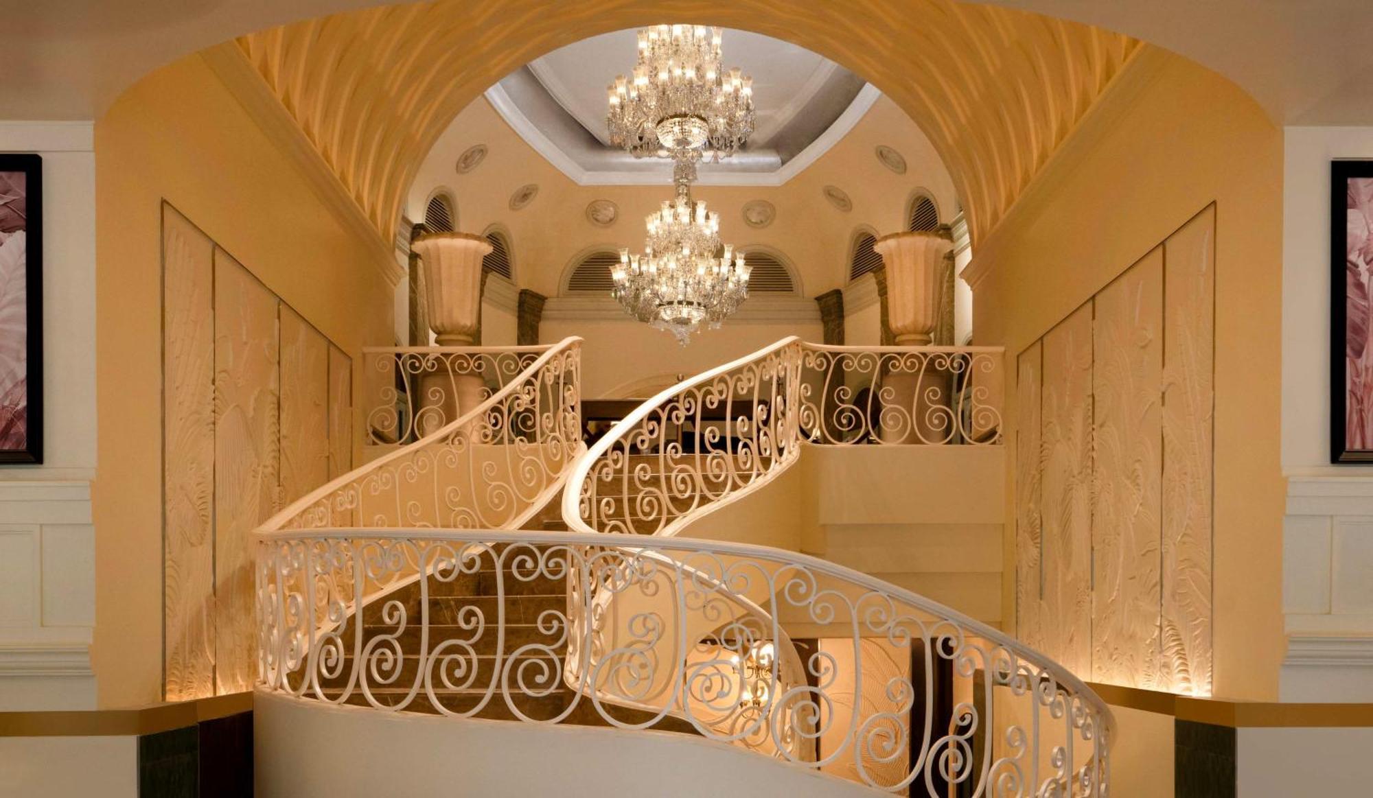 Hilton Mumbai International Airport Hotel Exterior photo The staircase